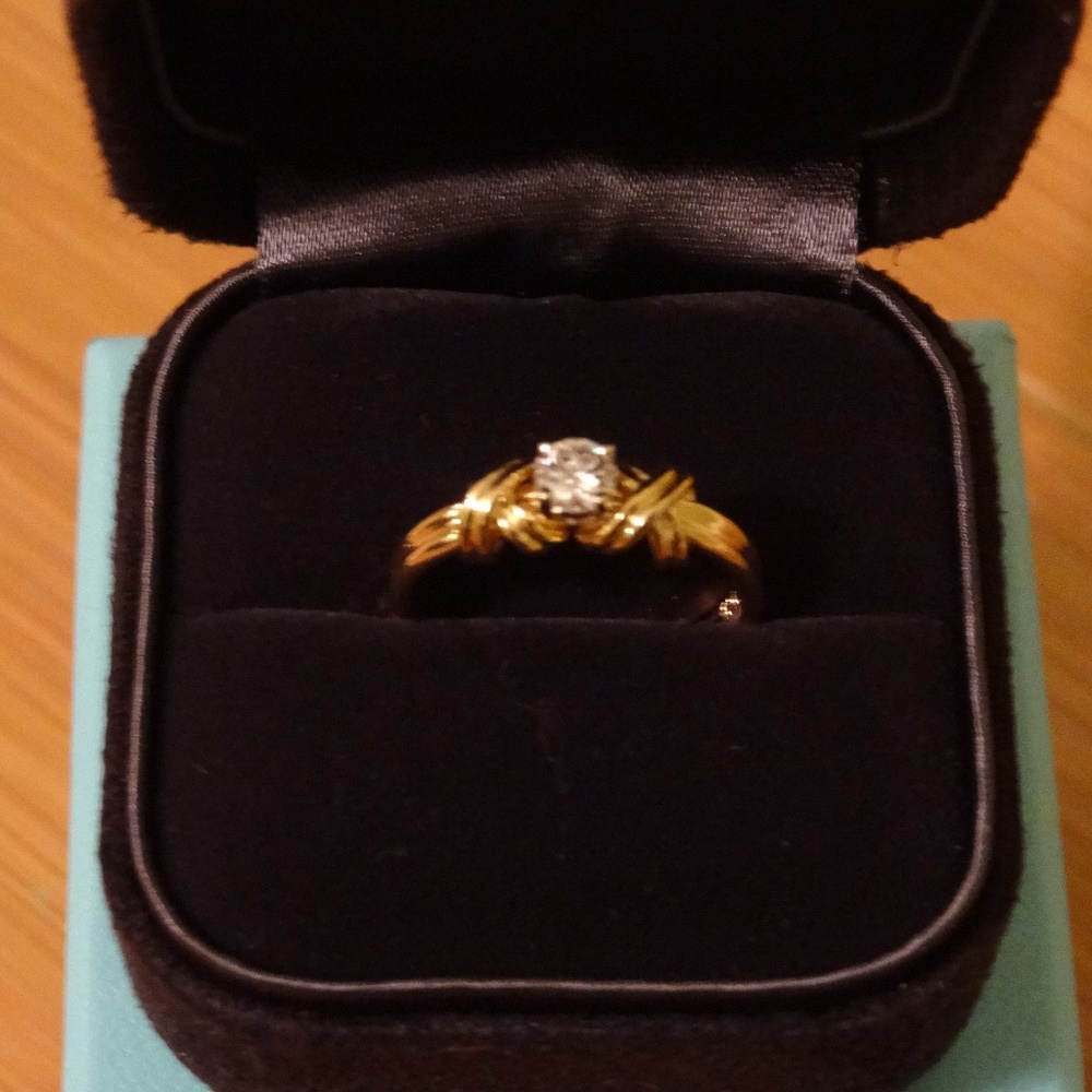 Tiffany and Co Yellow Gold XO diamond ring - Picture 6 of 12